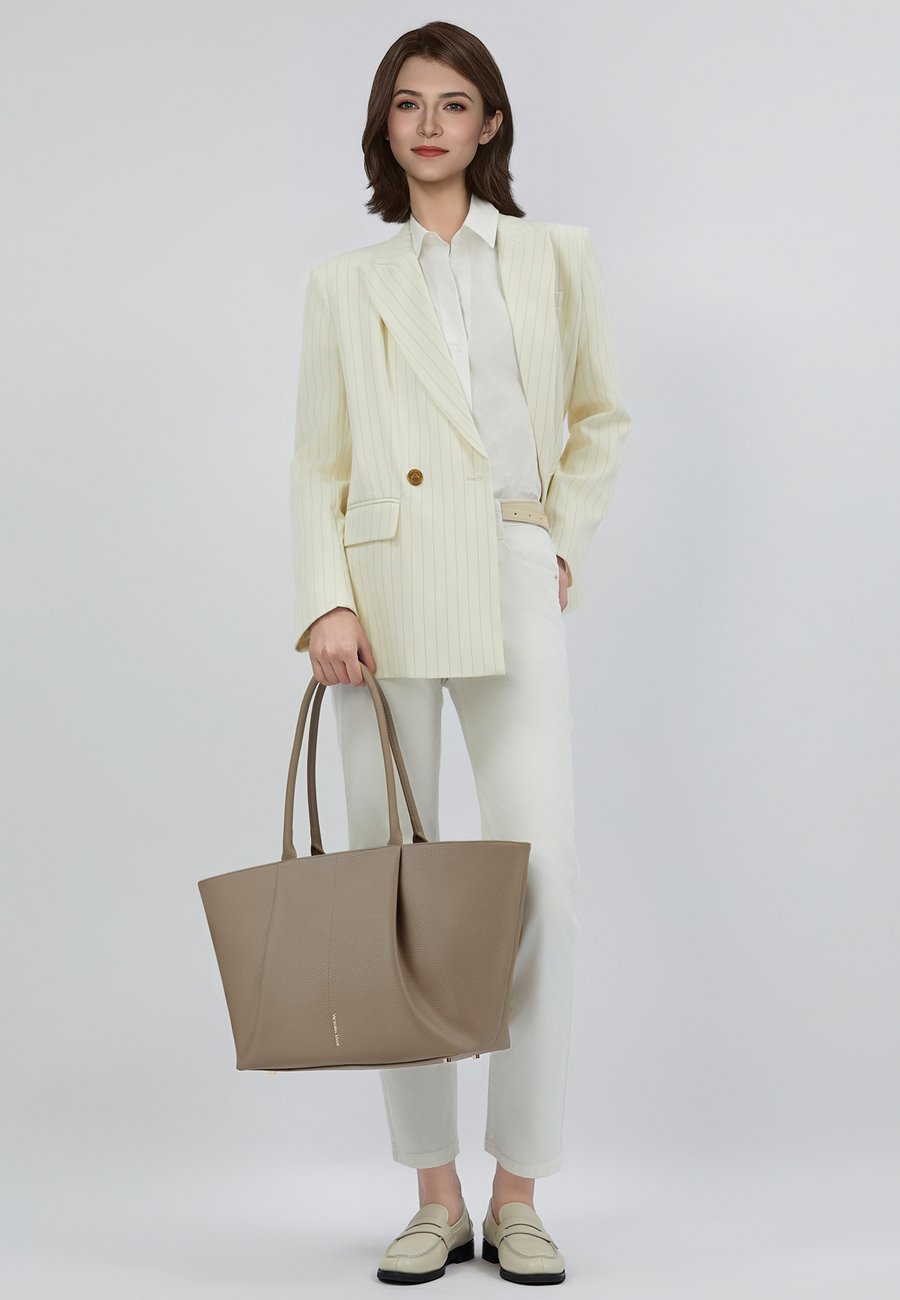 Сумка-шоппер Victoria Hyde ADA, Grau/Grey
Сумка-шоппер Victoria Hyde ADA, Grau/Grey