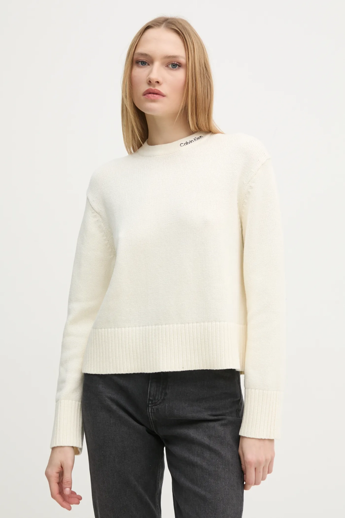 Свитер из смесовой шерсти Calvin Klein Jeans, бежевый
Свитер из смесовой шерсти Calvin Klein Jeans, бежевый