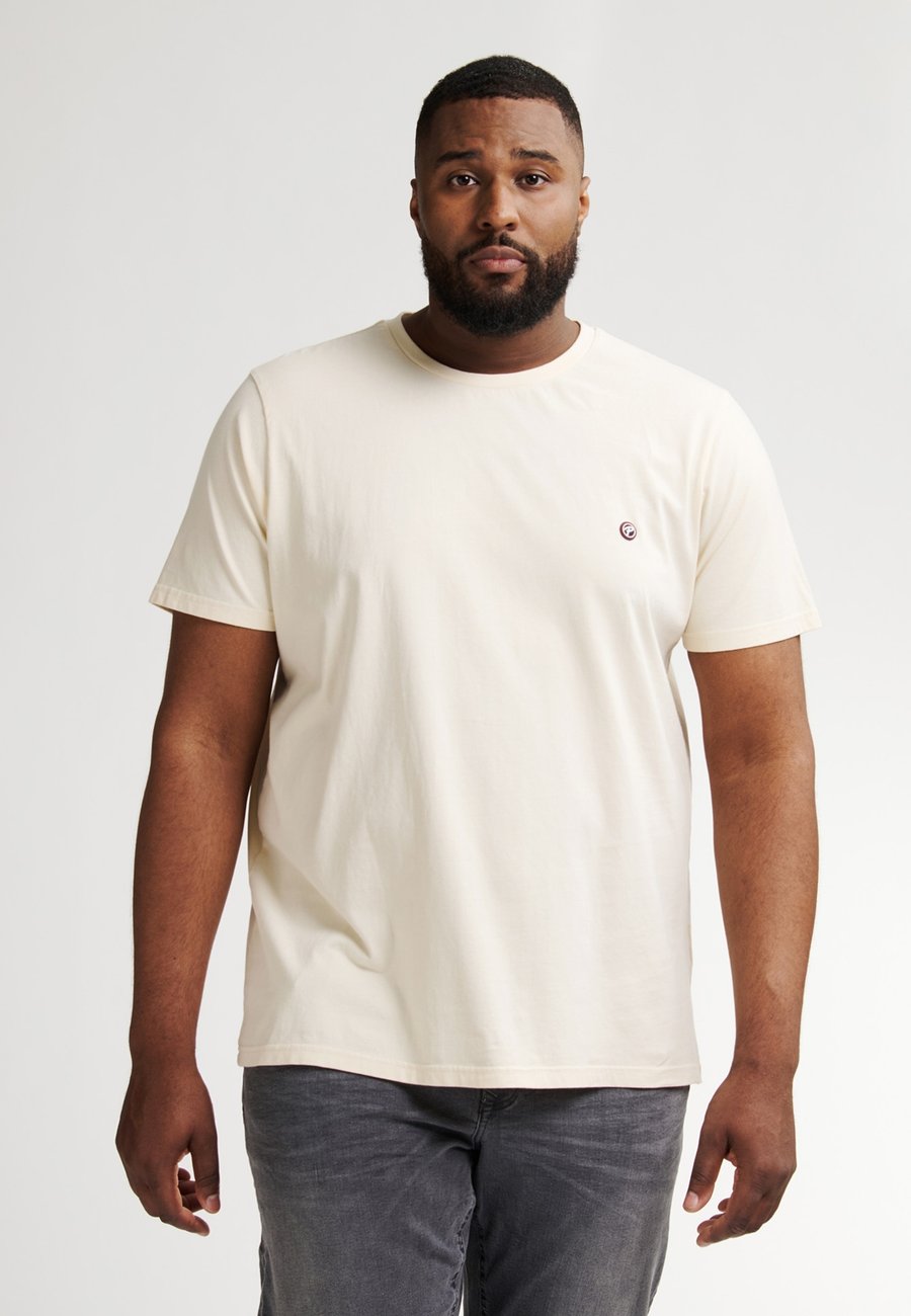 Футболка Petrol Industries PLUS SIZE LOGO SHERIDAN, Raw Sand/Beige, Бежевый, Футболка Petrol Industries PLUS SIZE LOGO SHERIDAN, Raw Sand/Beige
Футболка Petrol Industries PLUS SIZE LOGO SHERIDAN, Raw Sand/Beige, Бежевый, Футболка Petrol Industries PLUS SIZE LOGO SHERIDAN, Raw Sand/Beige