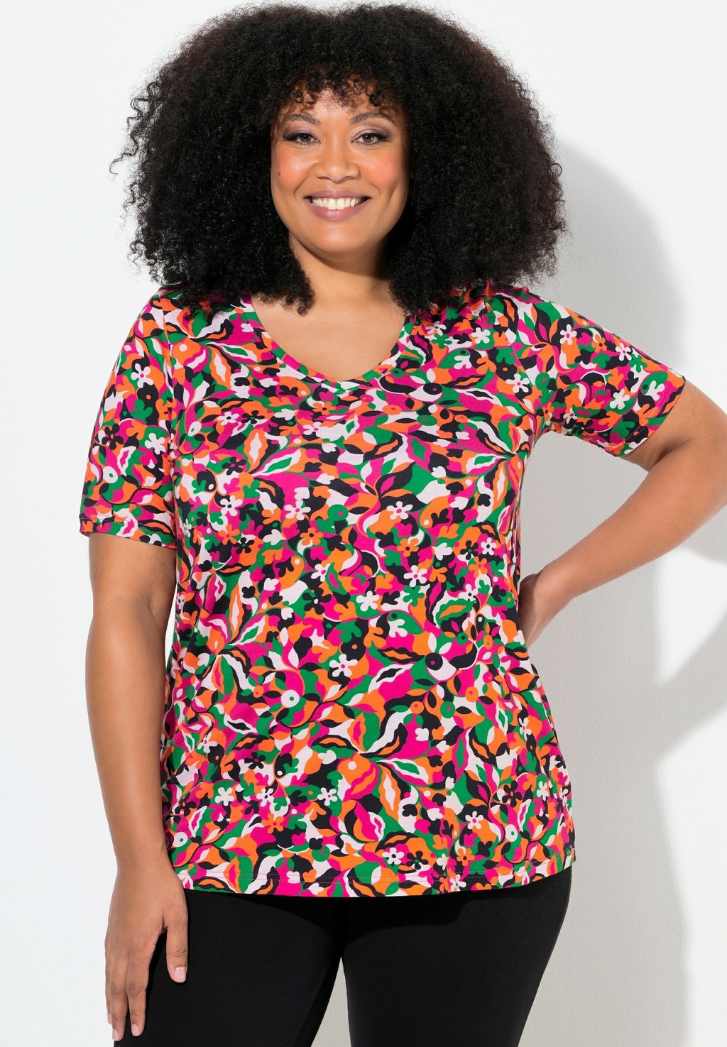 Футболка с принтом GEOMETRIC PRINT SHORT SLEEVE V-NECK Ulla Popken, коралловый
Футболка с принтом GEOMETRIC PRINT SHORT SLEEVE V-NECK Ulla Popken, коралловый