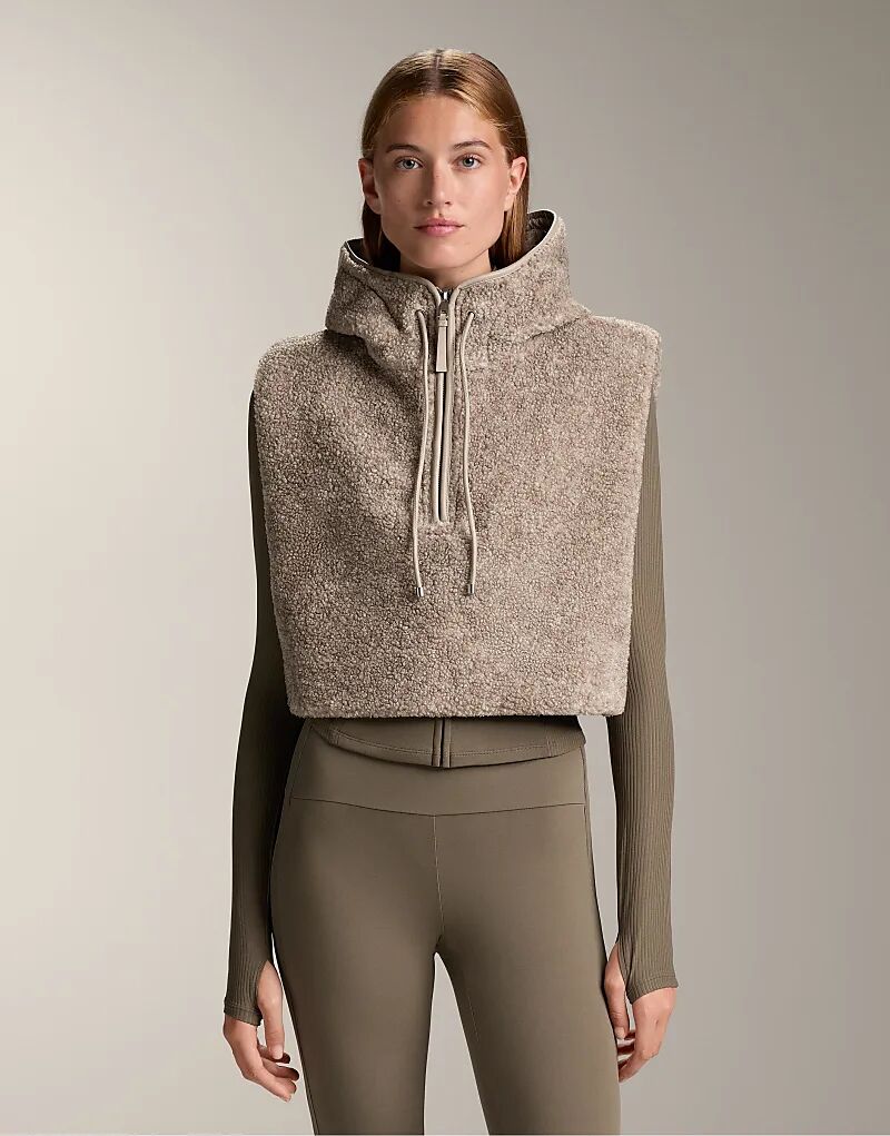 Жилет OYSHO из искусственной овчины с капюшоном, цвет меланж
Жилет OYSHO из искусственной овчины с капюшоном, цвет меланж