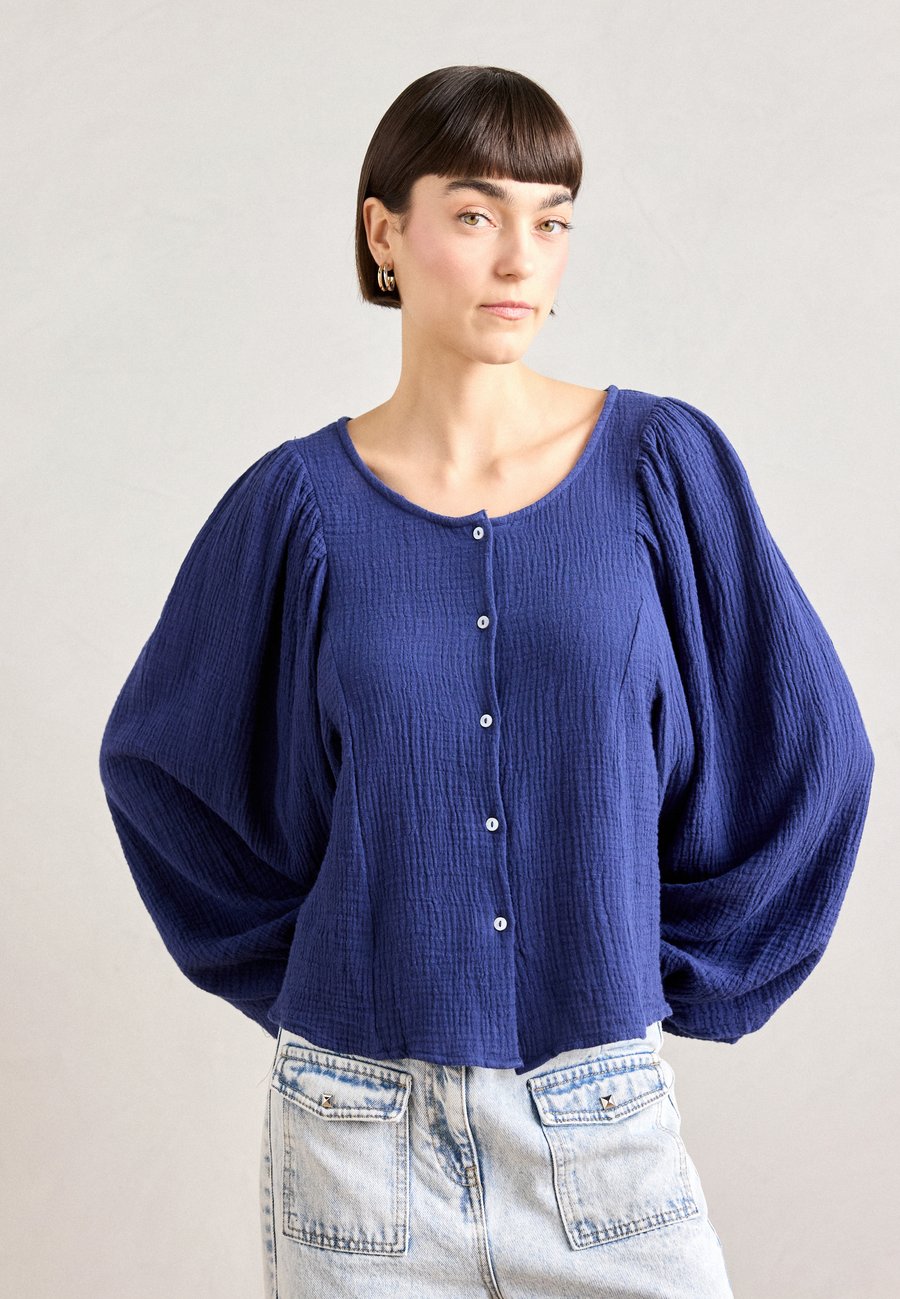 Блуза Lindex BLOUSE YELLENA, Dark Blue
Блуза Lindex BLOUSE YELLENA, Dark Blue
