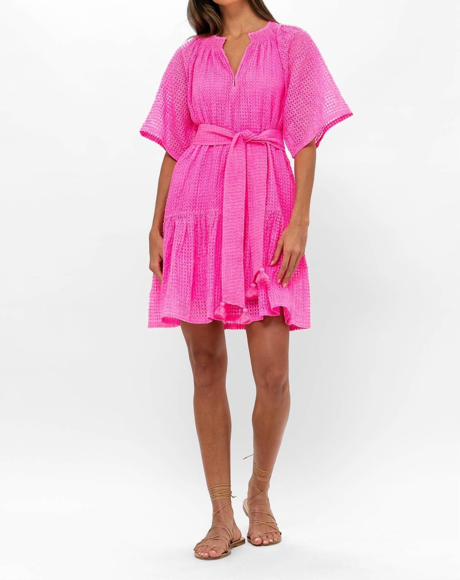 Мини-платье с поясом и рукавами реглан в цвете Delray Pink Oliphant
Мини-платье с поясом и рукавами реглан в цвете Delray Pink Oliphant