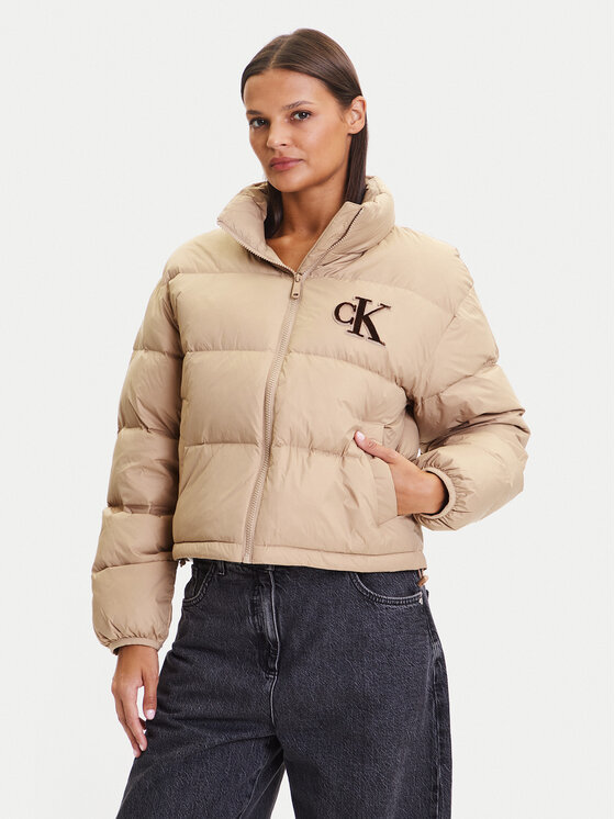 Пуховик regular fit Graphic Logo LV047D503G Calvin Klein Jeans, бежевый 
Пуховик regular fit Graphic Logo LV047D503G Calvin Klein Jeans, бежевый