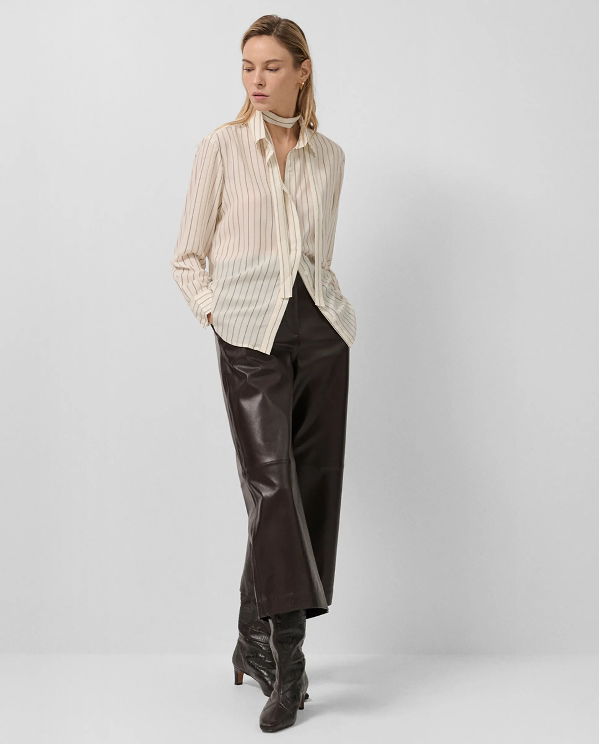 Женская блузка с завязками на воротнике Roberto Verino, пастельно-розовый
Женская блузка с завязками на воротнике Roberto Verino, пастельно-розовый