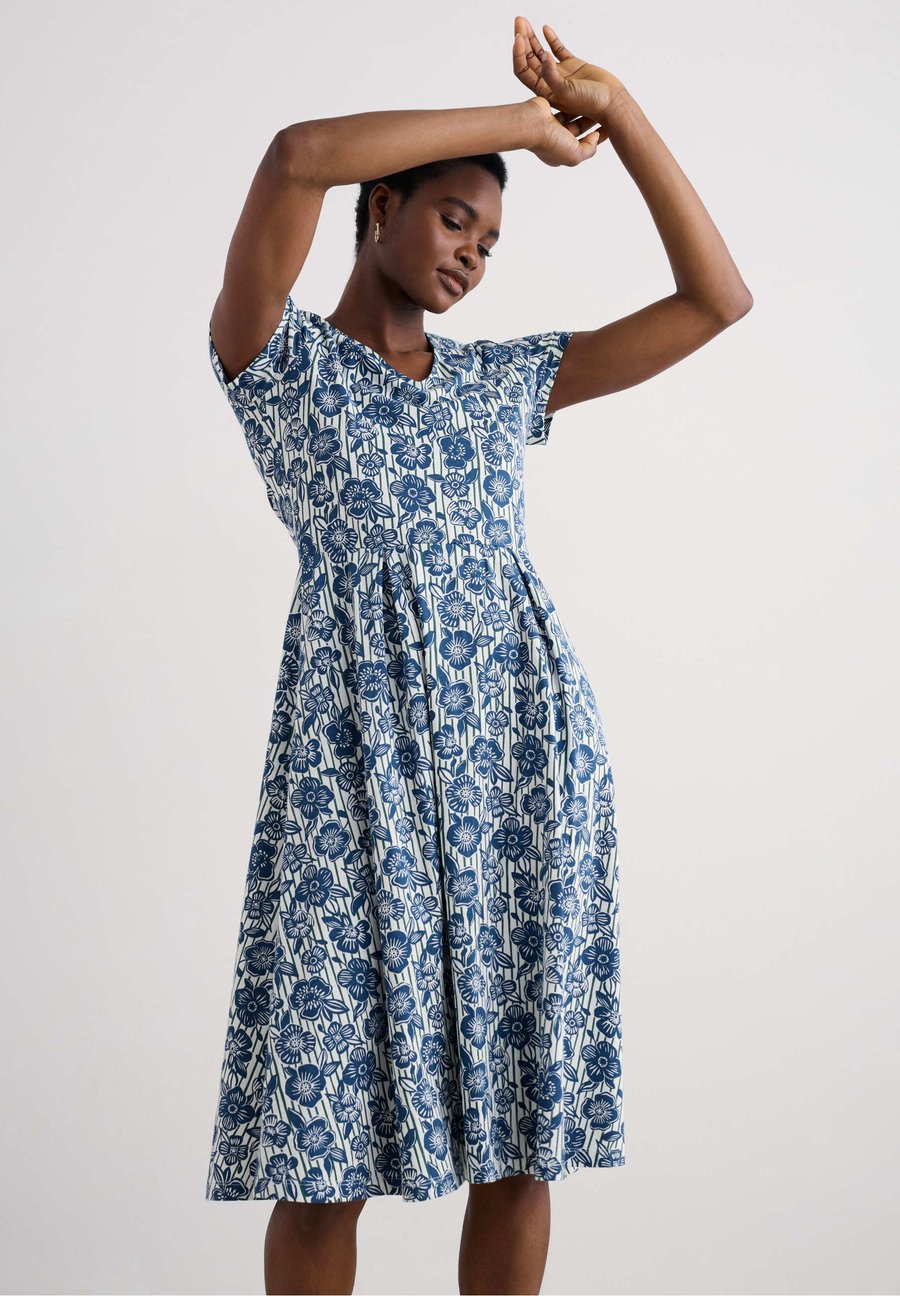 Платье Seasalt Cornwall PIER VIEW, Blue Floral Imprint Chalk/Blue
Платье Seasalt Cornwall PIER VIEW, Blue Floral Imprint Chalk/Blue