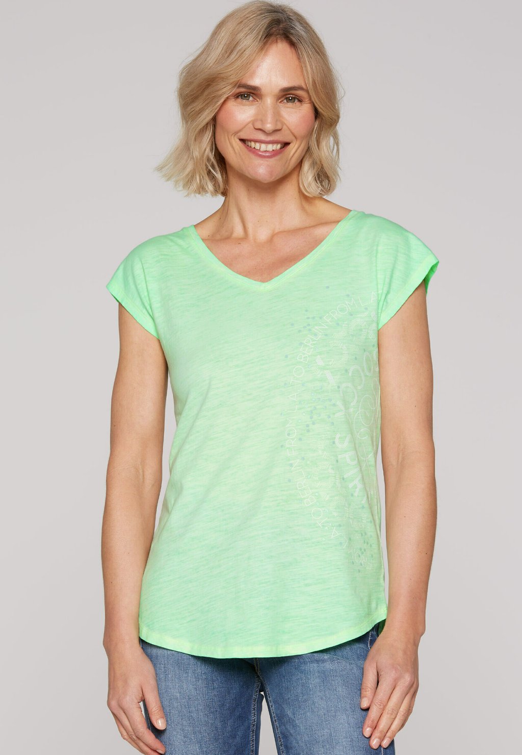 Футболка с принтом ÄRMELLOSES MIT V-AUSSCHNITT UND ARTWORK Soccx, неоновый зеленый
Футболка с принтом ÄRMELLOSES MIT V-AUSSCHNITT UND ARTWORK Soccx, неоновый зеленый