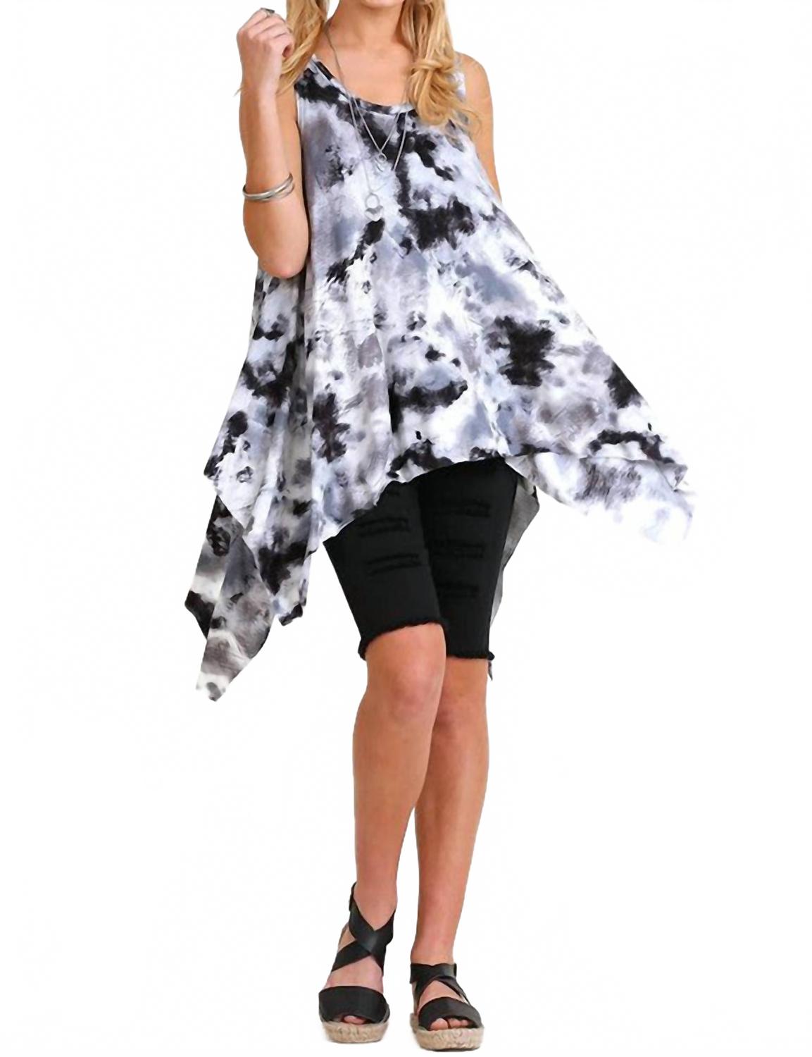 Туника без рукавов Tie Die в черном миксе Umgee
Туника без рукавов Tie Die в черном миксе Umgee