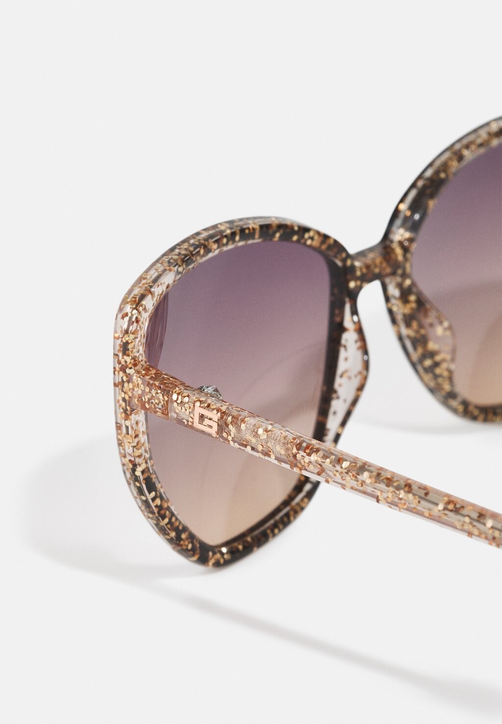 Солнцезащитные очки Guess, черный
Солнцезащитные очки Guess, черный