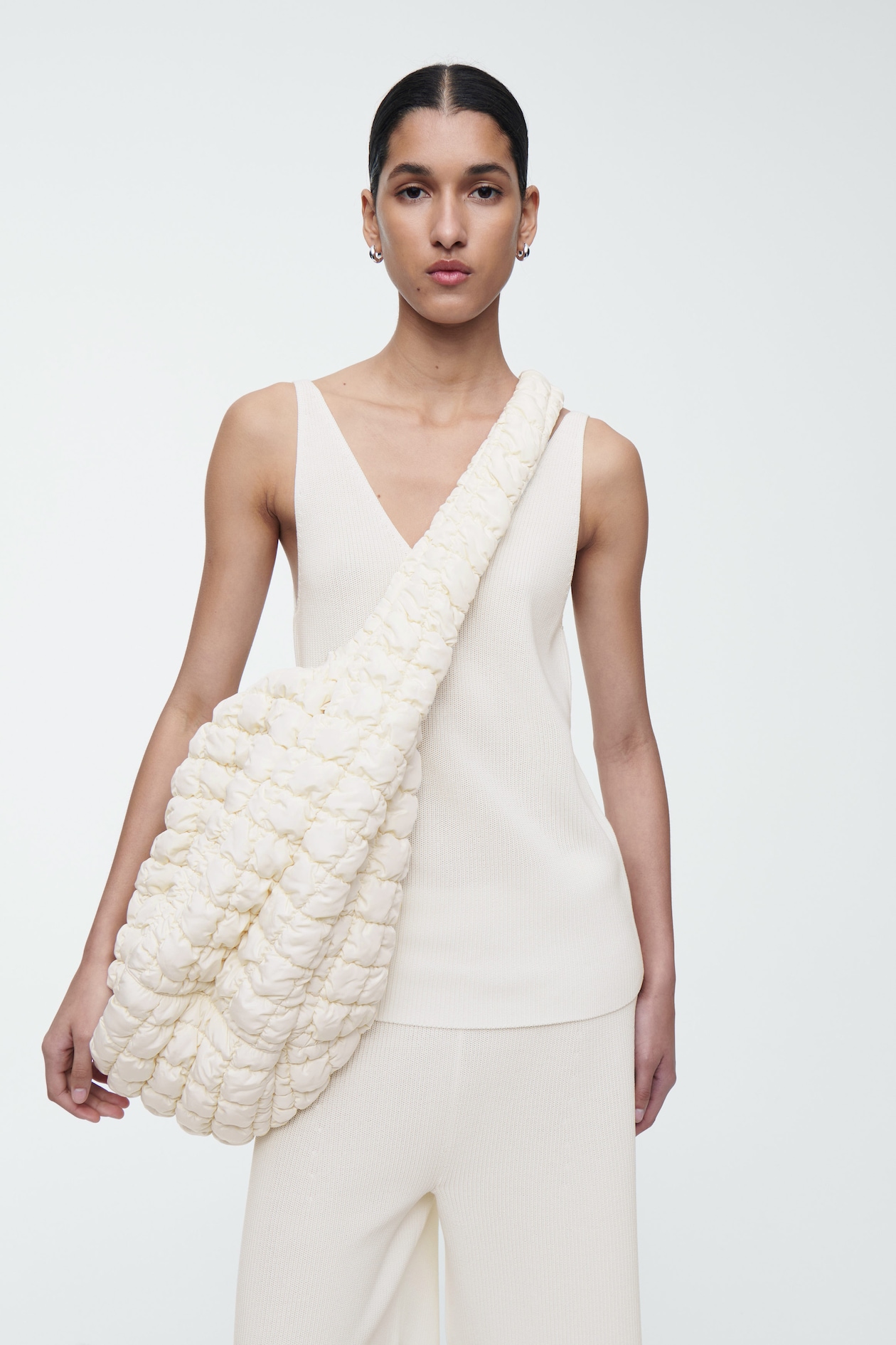 Большая стеганая сумка через плечо COS, светло-бежевый
Большая стеганая сумка через плечо COS, светло-бежевый