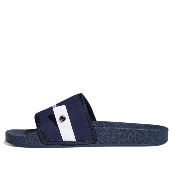 Тапочки national park foundation x adilette slide 'collegiate navy' Adidas, синий
Тапочки national park foundation x adilette slide 'collegiate navy' Adidas, синий