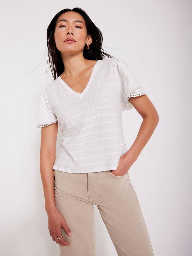 Топ с V-образным вырезом и полоской в виде ракушки Mint Velvet, Ivory
Топ с V-образным вырезом и полоской в виде ракушки Mint Velvet, Ivory