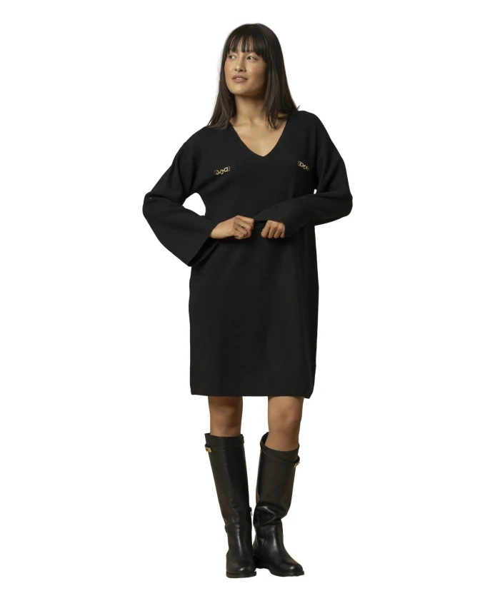 Стильное платье с V-образным вырезом и цепочкой в качестве украшения. Kocca, черный
Стильное платье с V-образным вырезом и цепочкой в качестве украшения. Kocca, черный