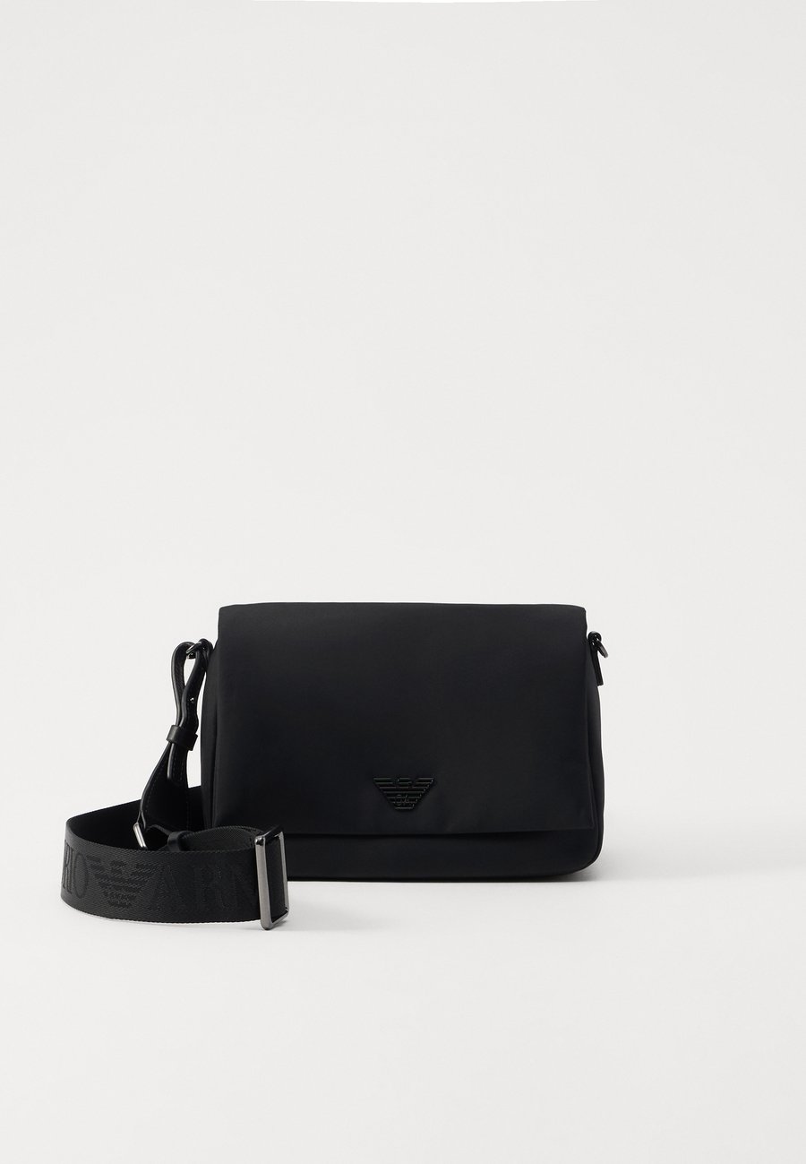 Сумка кросс-боди Emporio Armani SHOULDER BAG UNISEX, Black
Сумка кросс-боди Emporio Armani SHOULDER BAG UNISEX, Black