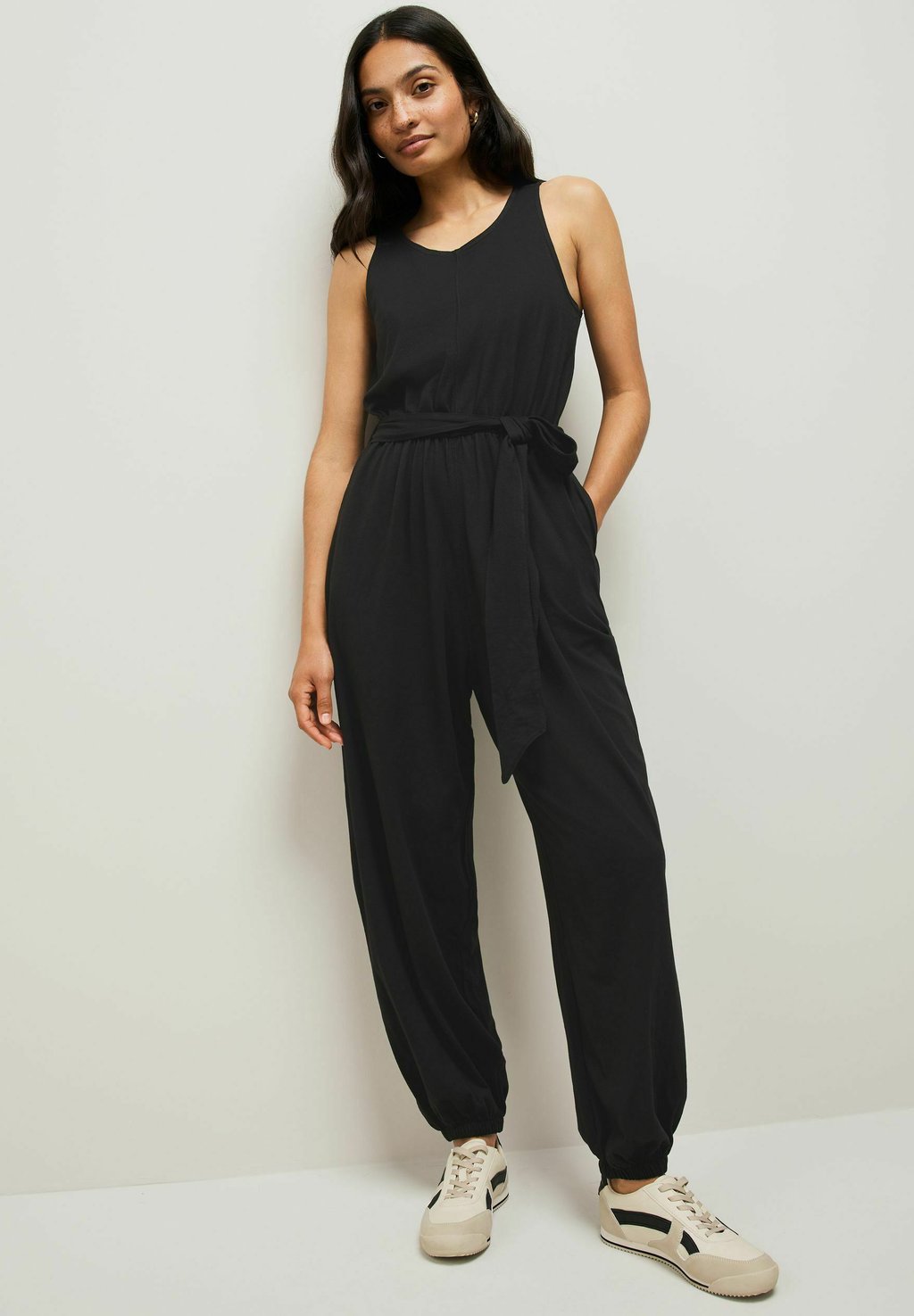 Комбинезон REGULAR FIT - SLEEVELESS TIE WAIST Next, черный
Комбинезон REGULAR FIT - SLEEVELESS TIE WAIST Next, черный