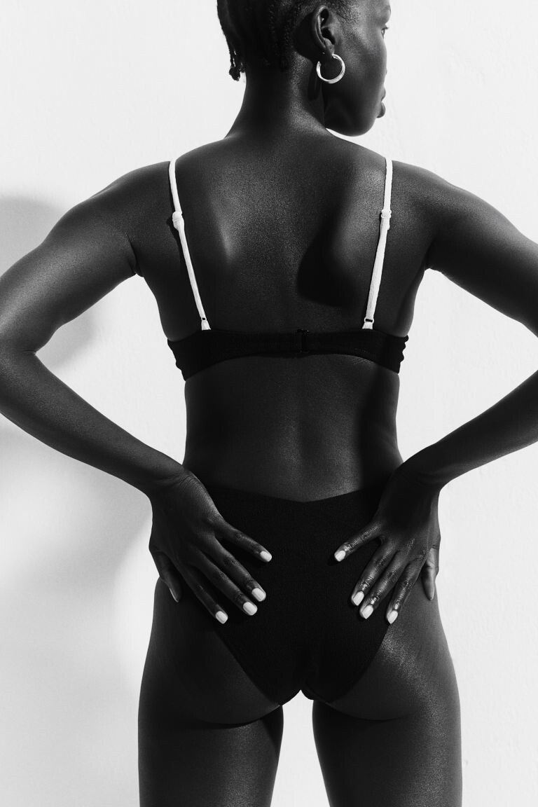 Дерзкие плавки бикини с завышенной талией H&M, черный
Дерзкие плавки бикини с завышенной талией H&M, черный