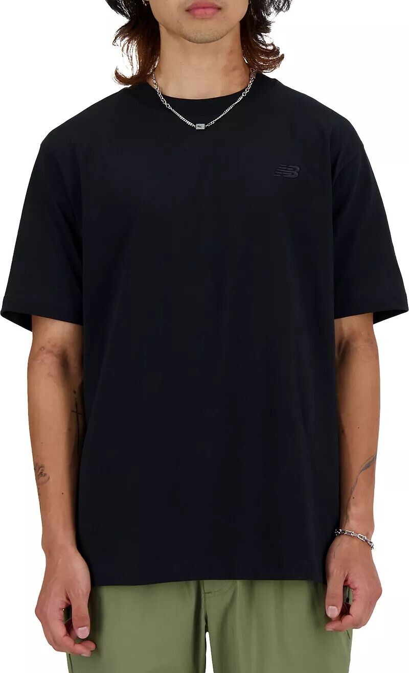 Мужская хлопковая футболка New Balance с короткими рукавами для легкой атлетики, черный 
Мужская хлопковая футболка New Balance с короткими рукавами для легкой атлетики, черный