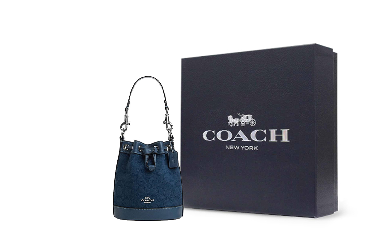 Женская мини-сумочка-ведро из ткани с отделкой из коровьей кожи Coach, gift box set (basic set+черный box)
Женская мини-сумочка-ведро из ткани с отделкой из коровьей кожи Coach, gift box set (basic set+черный box)