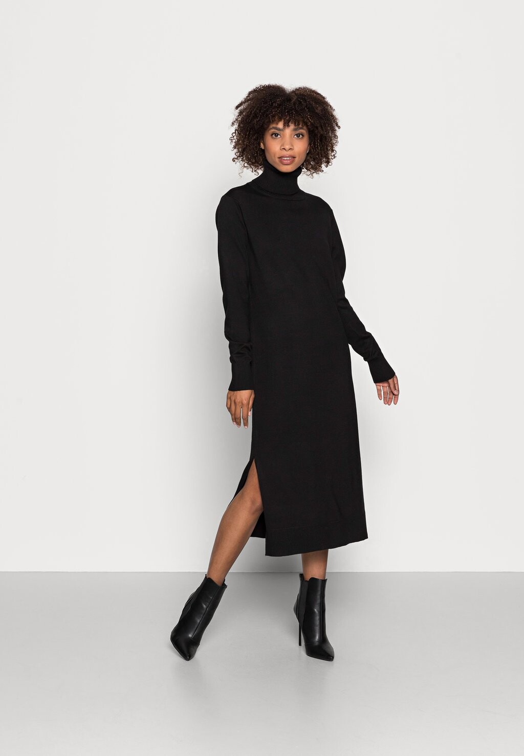 Трикотажное платье MILA ROLL NECK Saint Tropez, черный
Трикотажное платье MILA ROLL NECK Saint Tropez, черный