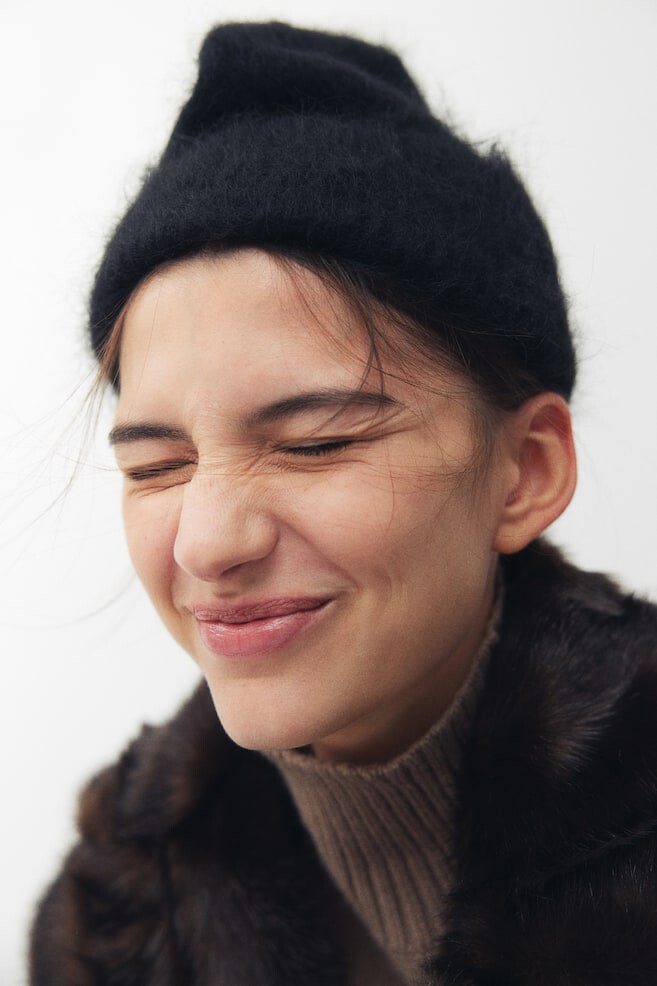 Шапочка из микса мохера H&M, черный
Шапочка из микса мохера H&M, черный