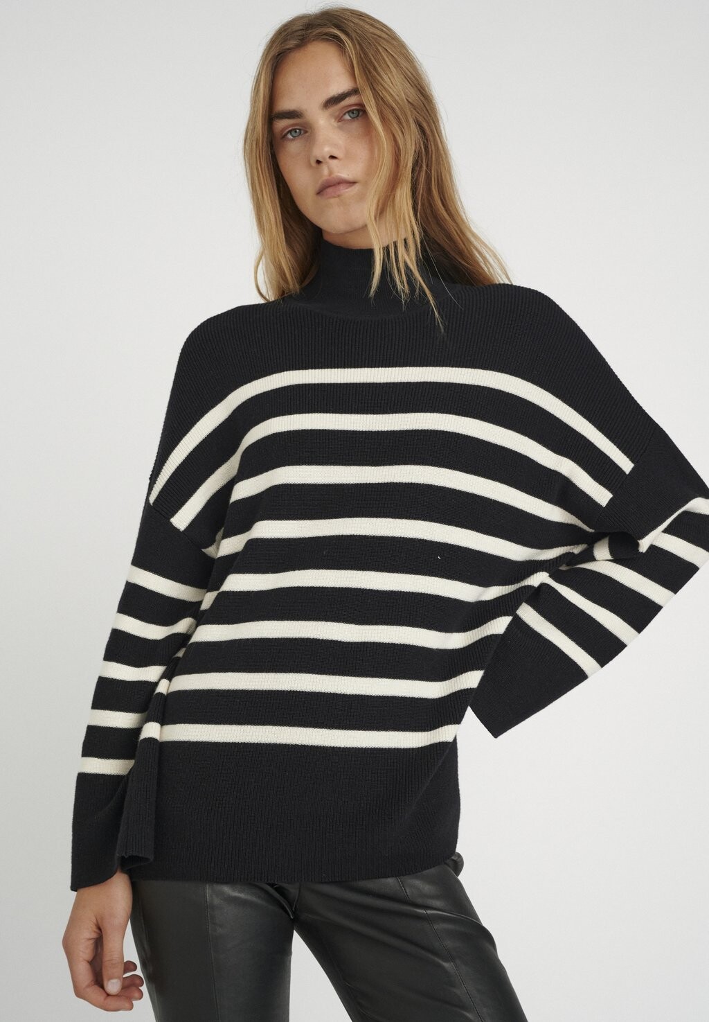 Свитшот InWear GITTELIW, черный
Свитшот InWear GITTELIW, черный