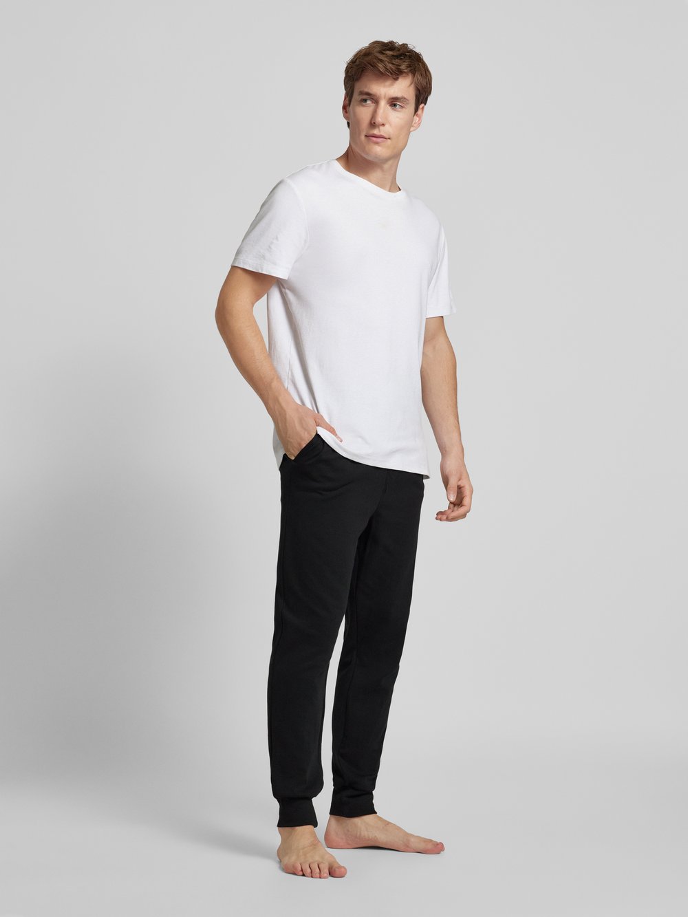 Спортивные брюки прямого кроя с эластичными манжетами на штанинах Calvin Klein Underwear, черный
Спортивные брюки прямого кроя с эластичными манжетами на штанинах Calvin Klein Underwear, черный
