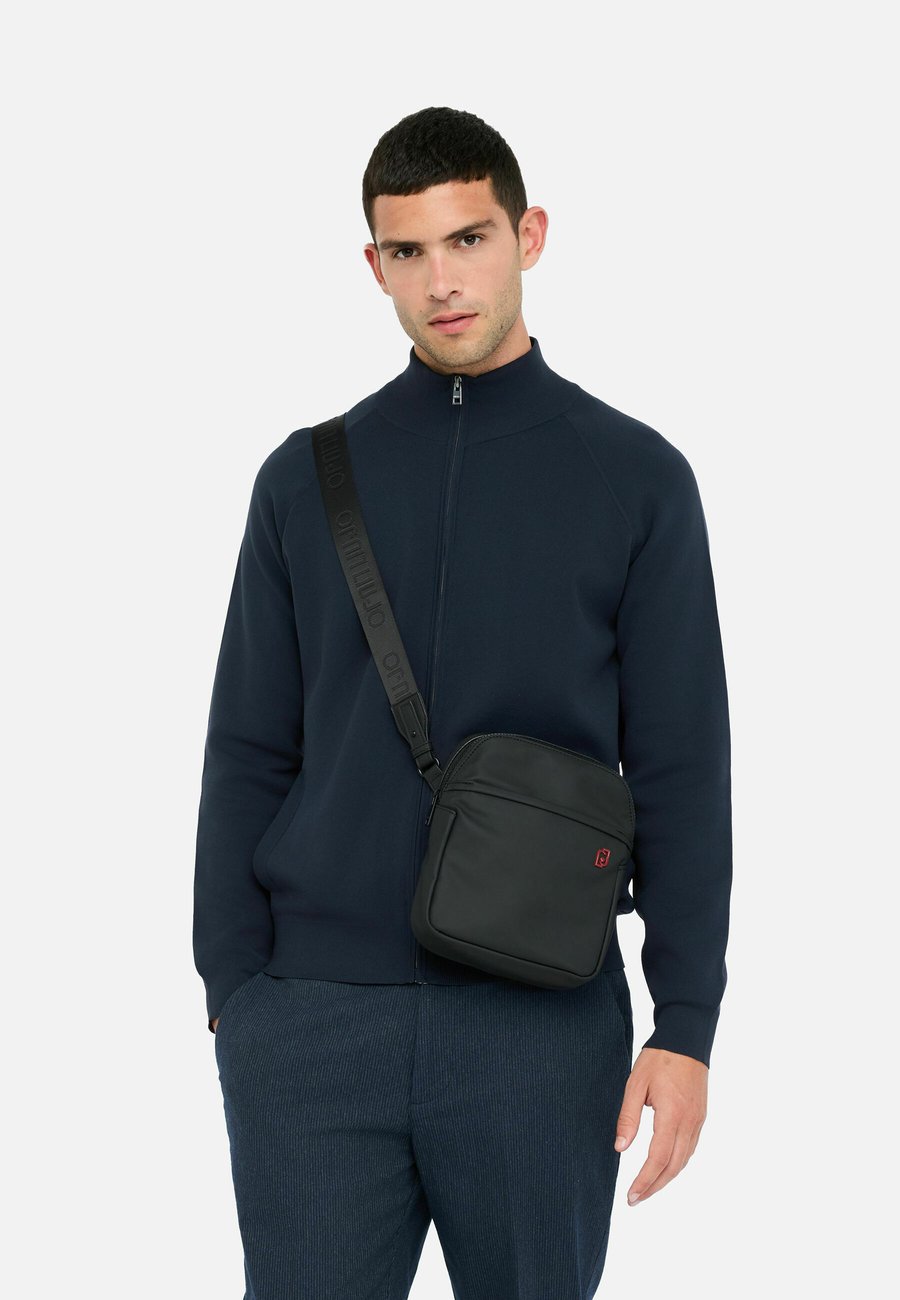 Сумка кросс-боди LIU JO Cross body bag, Black
Сумка кросс-боди LIU JO Cross body bag, Black