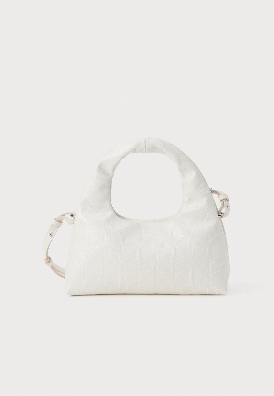 Сумка Calvin Klein EMBLEM PUFFER BAG WITH STRAP, White
Сумка Calvin Klein EMBLEM PUFFER BAG WITH STRAP, White