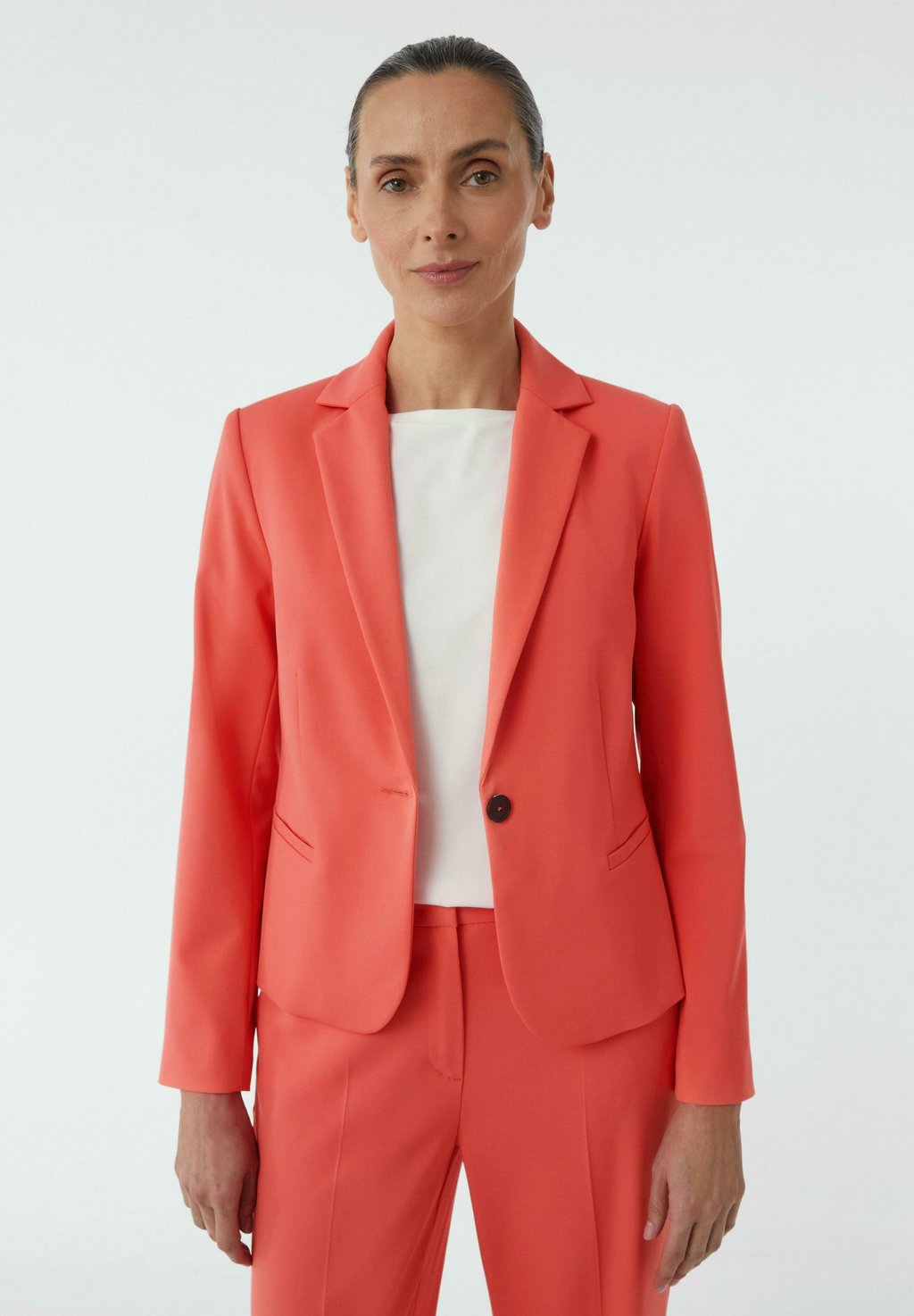 Блейзер ANTAILLIERTER MIT REVERSKRAGEN comma, коралловый
Блейзер ANTAILLIERTER MIT REVERSKRAGEN comma, коралловый
