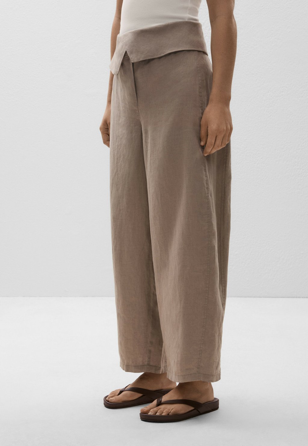 Брюки LINEN FOLDOVER WAIST OYSHO, бежевый
Брюки LINEN FOLDOVER WAIST OYSHO, бежевый