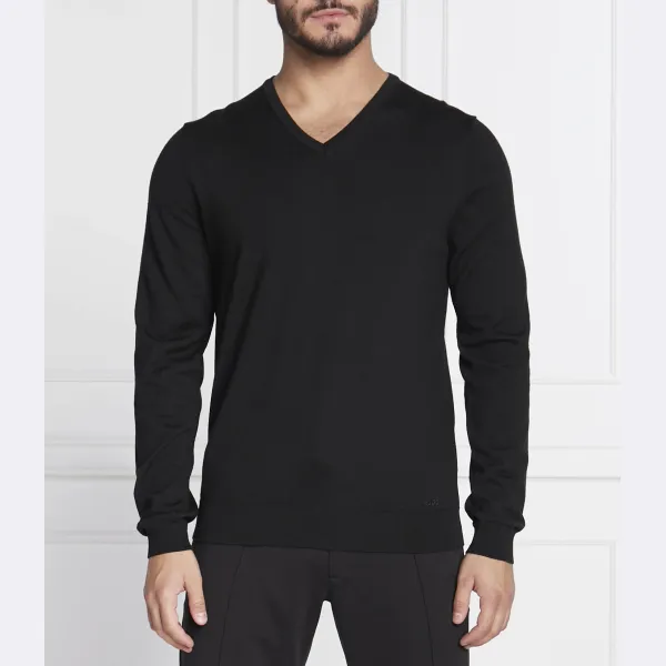 Шерстяной свитер приталенного кроя San vredo-m Hugo, черный
Шерстяной свитер приталенного кроя San vredo-m Hugo, черный