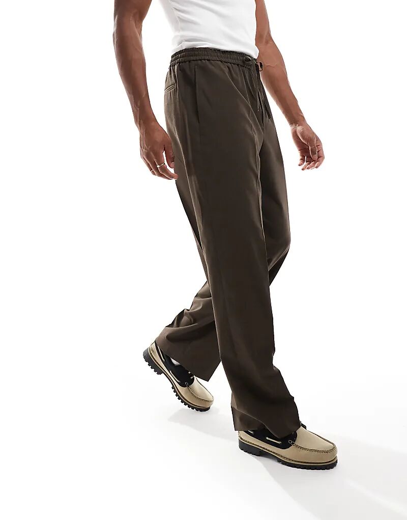 Наденьте элегантные широкие брюки темно-коричневого цвета ASOS DESIGN
Наденьте элегантные широкие брюки темно-коричневого цвета ASOS DESIGN