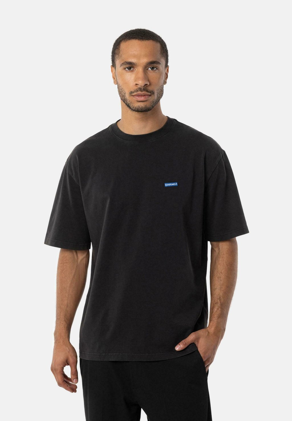 Базовая футболка AMELIO Elias Rumelis, черный
Базовая футболка AMELIO Elias Rumelis, черный