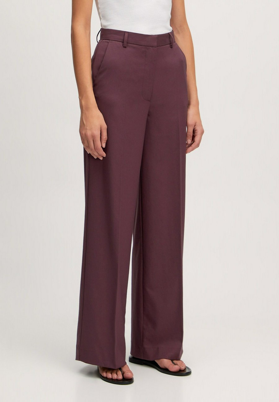 Брюки EDITED HOSE TEYANA, Burgunder/Red
Брюки EDITED HOSE TEYANA, Burgunder/Red