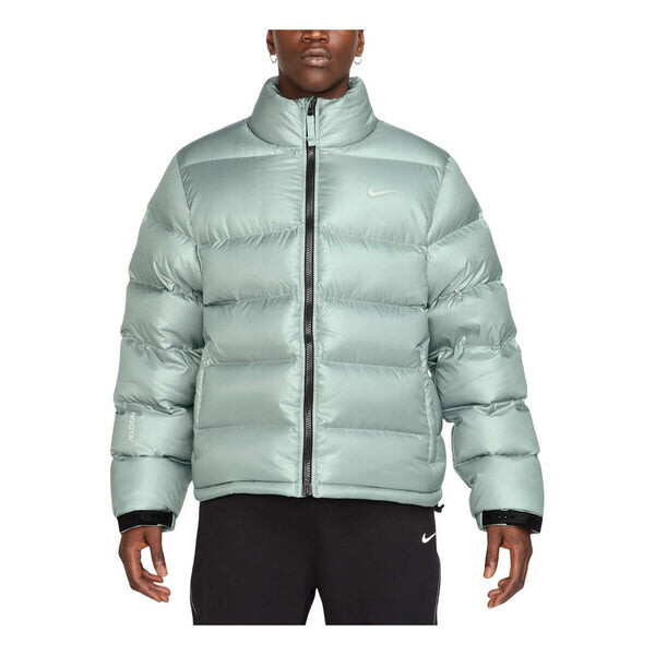 Куртка x nocta sunset puffer jacket 'mica green' Nike, зеленый 
Куртка x nocta sunset puffer jacket 'mica green' Nike, зеленый
