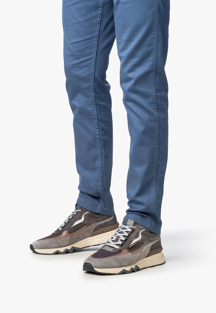 Кроссовки Floris van Bommel DE ZAGER, Darkgrey/Dark Grey
Кроссовки Floris van Bommel DE ZAGER, Darkgrey/Dark Grey