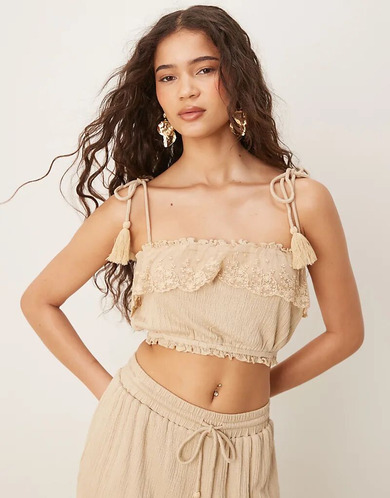 Топ-бралет ASOS DESIGN Coord с кружевной отделкой и жатым завязкой на плечах, цвет "песочный"
Топ-бралет ASOS DESIGN Coord с кружевной отделкой и жатым завязкой на плечах, цвет "песочный"