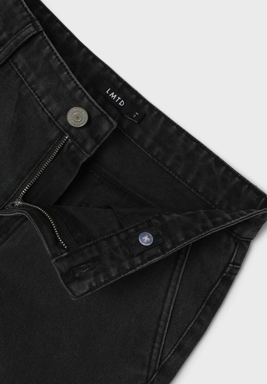 Джинсы свободного кроя LMTD, черный деним
Джинсы свободного кроя LMTD, черный деним