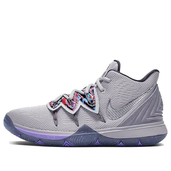 Кроссовки (GS) Nike Kyrie 5 'Graffiti', серый
Кроссовки (GS) Nike Kyrie 5 'Graffiti', серый