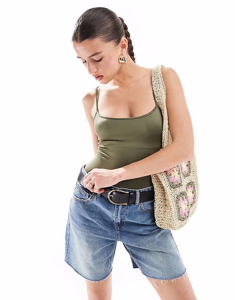 Боди Bershka из полиамида с круглым вырезом цвета хаки
Боди Bershka из полиамида с круглым вырезом цвета хаки