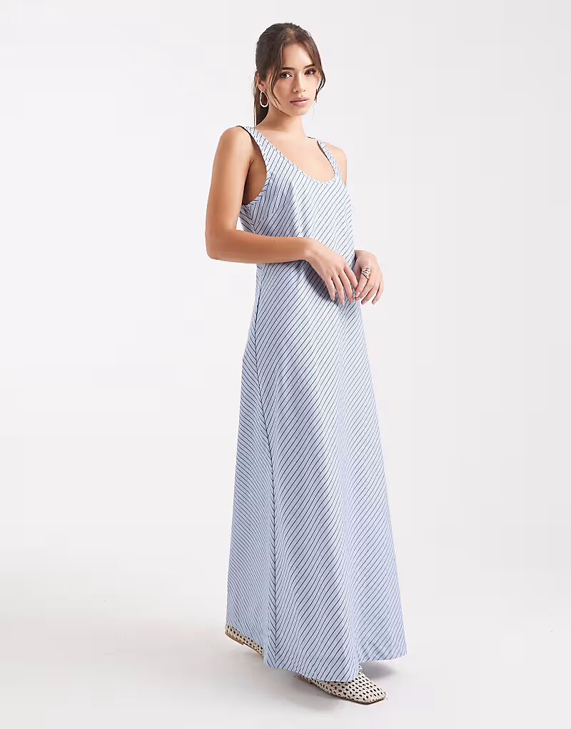 Длинное платье-комбинация Kajal в синюю полоску Vrg Grl
Длинное платье-комбинация Kajal в синюю полоску Vrg Grl