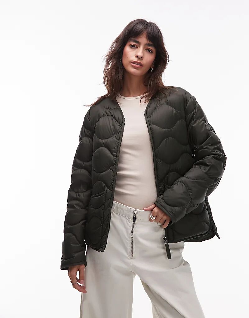 Стеганая куртка ARKET с застежкой-молнией спереди зеленого цвета
Стеганая куртка ARKET с застежкой-молнией спереди зеленого цвета