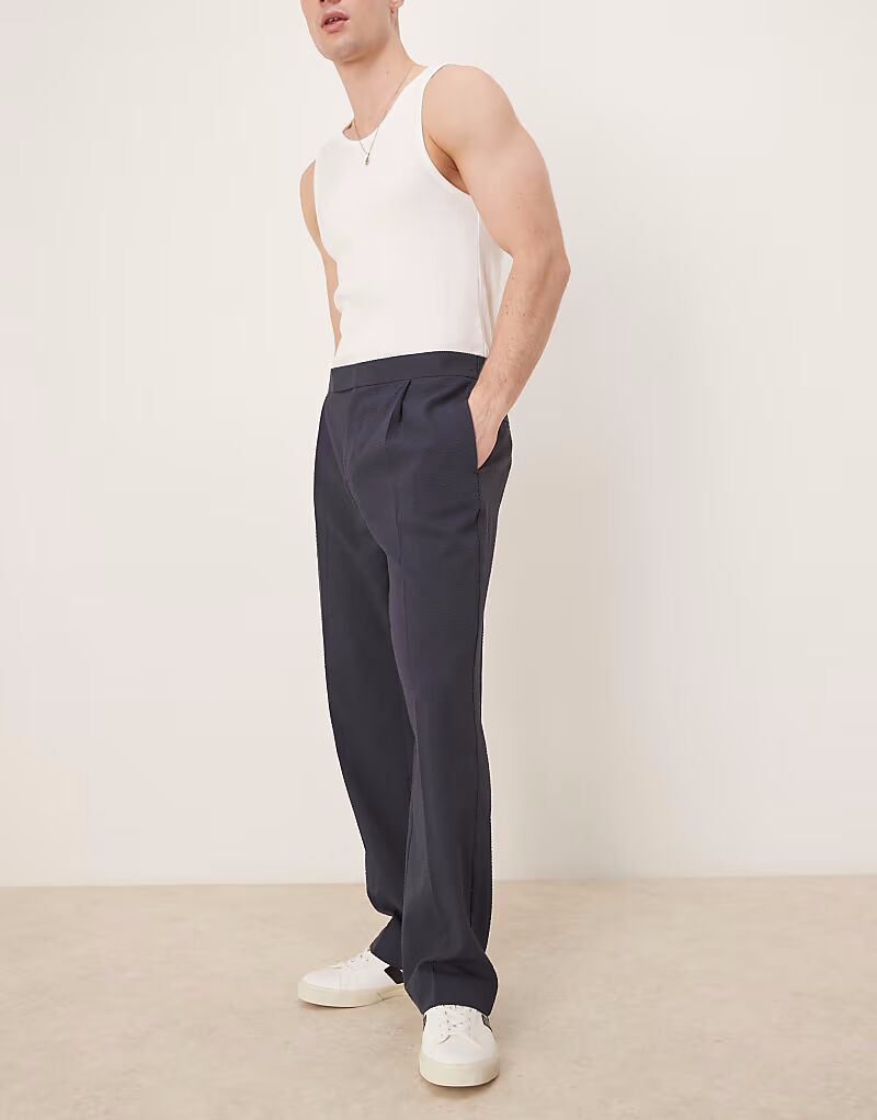 Элегантные брюки прямого кроя из темно-синего сирсакера Asos Design
Элегантные брюки прямого кроя из темно-синего сирсакера Asos Design