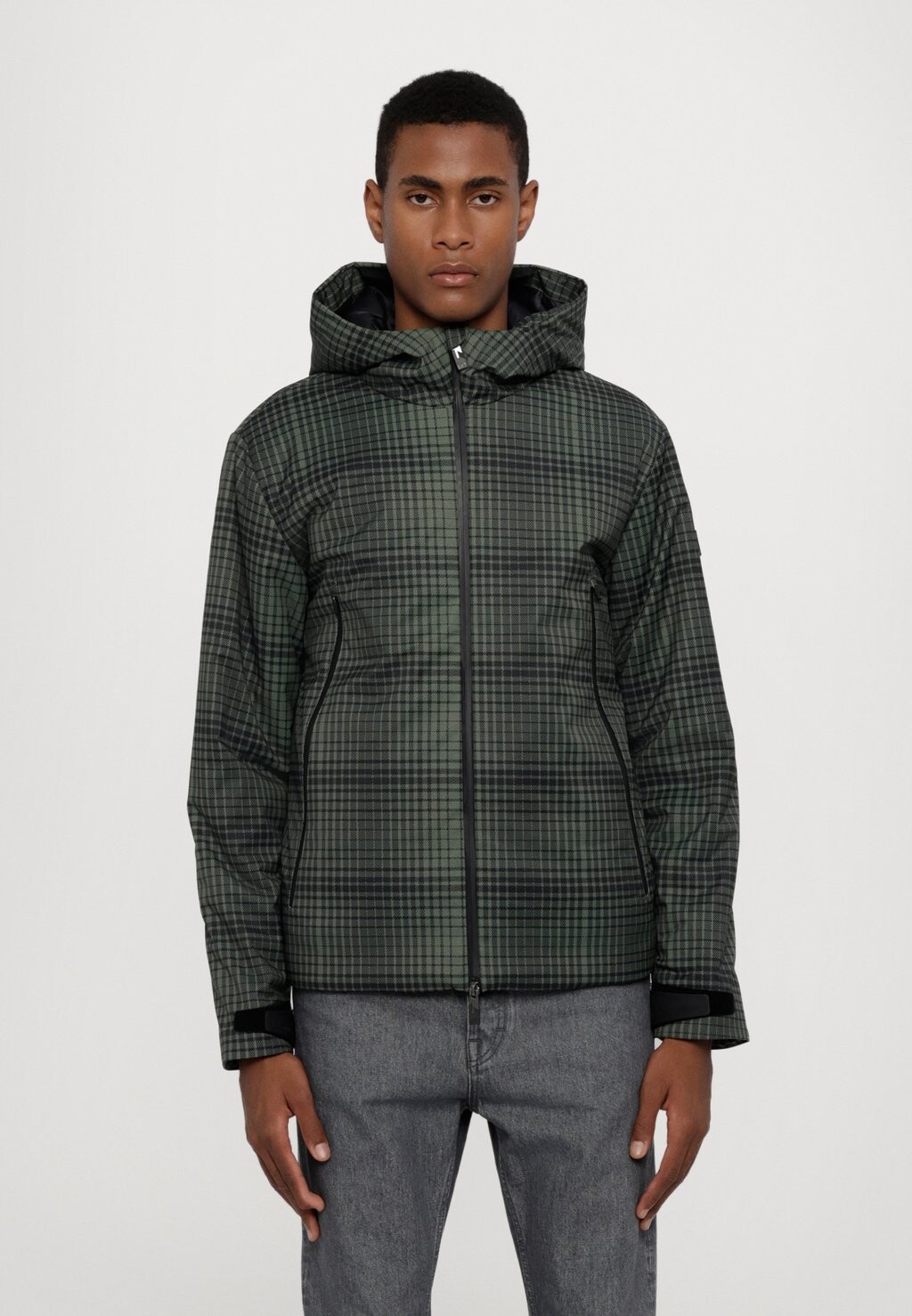 Зимняя куртка GIUBBOTTO EA7 Emporio Armani, зеленый 
Зимняя куртка GIUBBOTTO EA7 Emporio Armani, зеленый