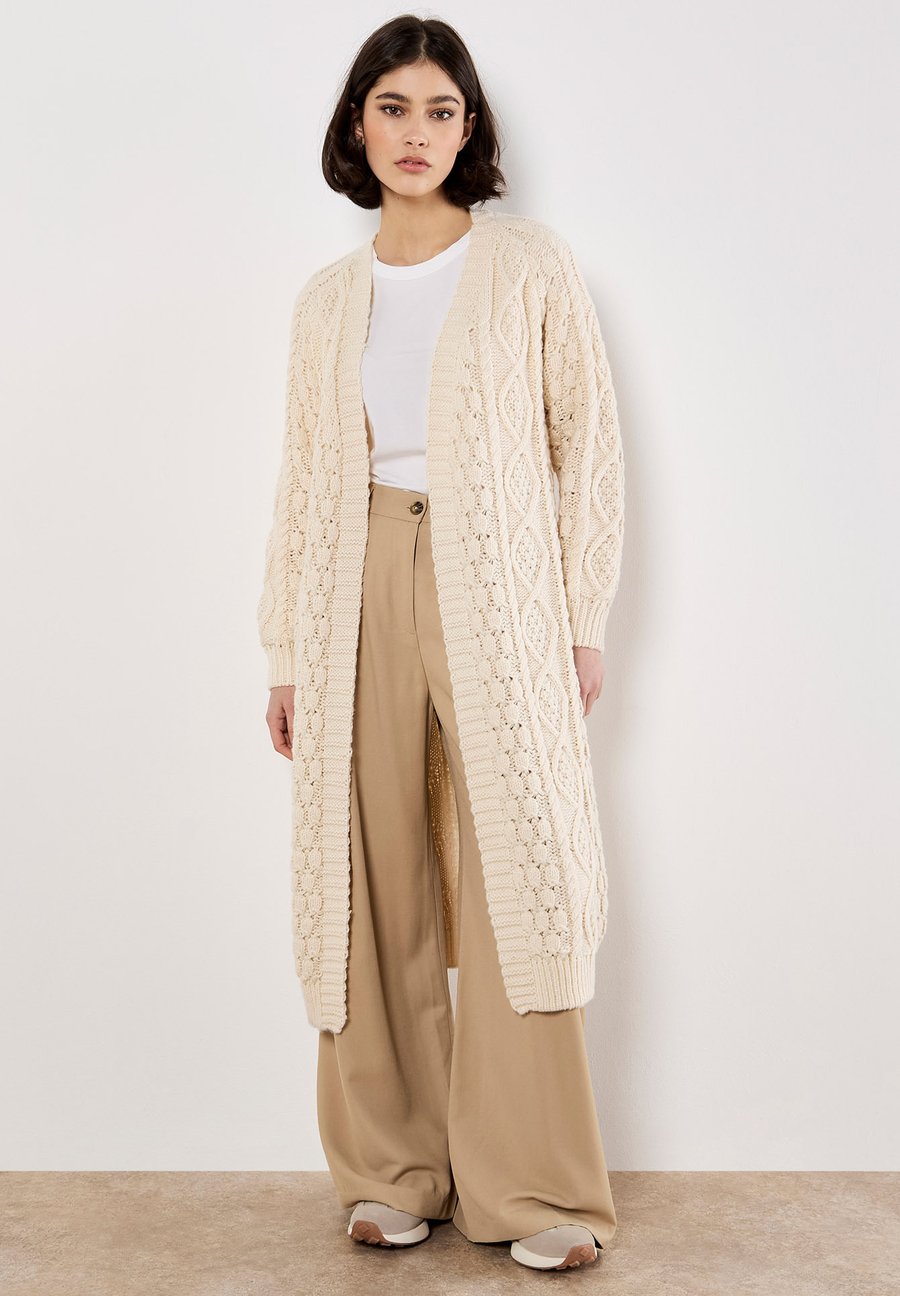 Кардиган Apricot CHUNKY CABLE LONGLINE, Cream/Beige
Кардиган Apricot CHUNKY CABLE LONGLINE, Cream/Beige