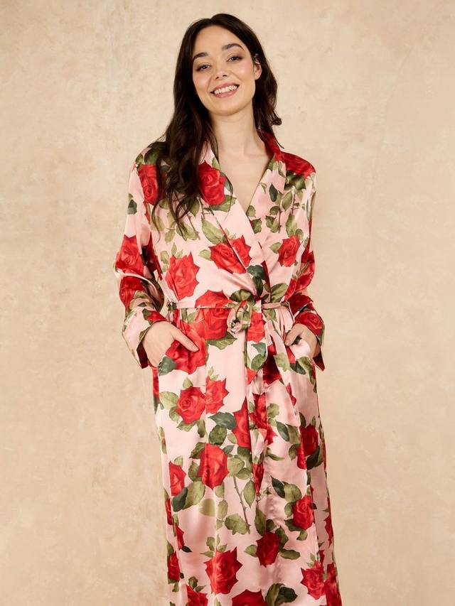 Халат дедушкиный из сатина с принтом роз Their Nibs, Pink
Халат дедушкиный из сатина с принтом роз Their Nibs, Pink