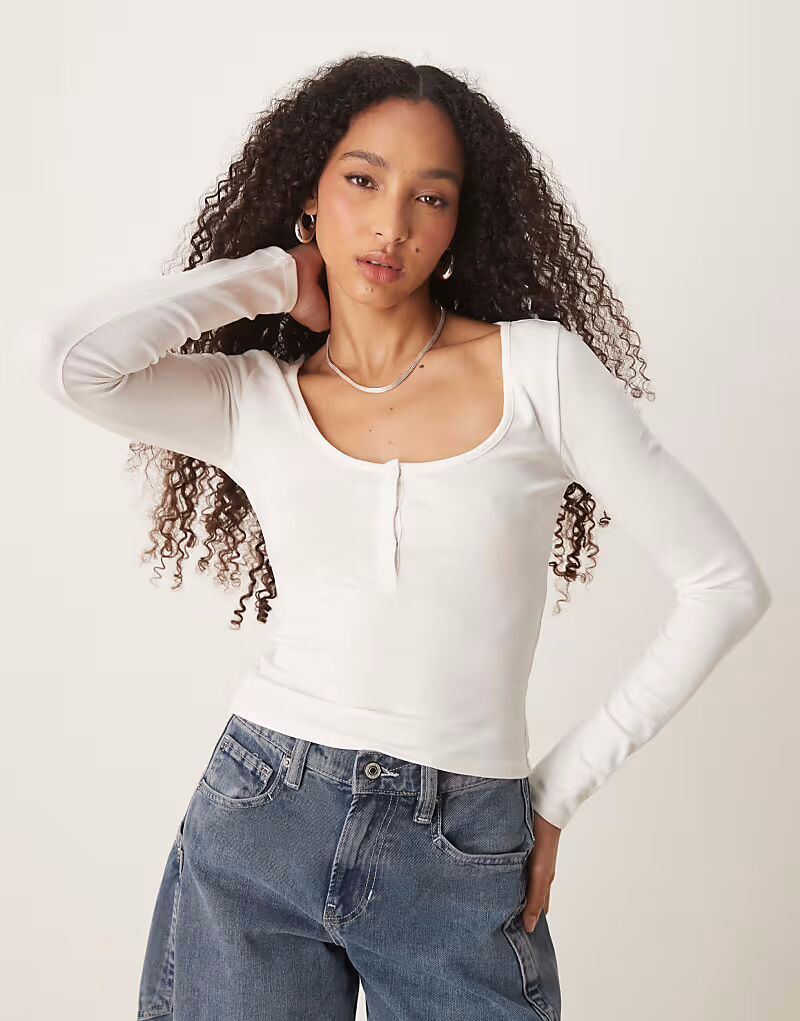 Трикотажный джемпер Gina Tricot с длинными рукавами и потайной застежкой на пуговицы спереди, цвет «кремовый»
Трикотажный джемпер Gina Tricot с длинными рукавами и потайной застежкой на пуговицы спереди, цвет «кремовый»