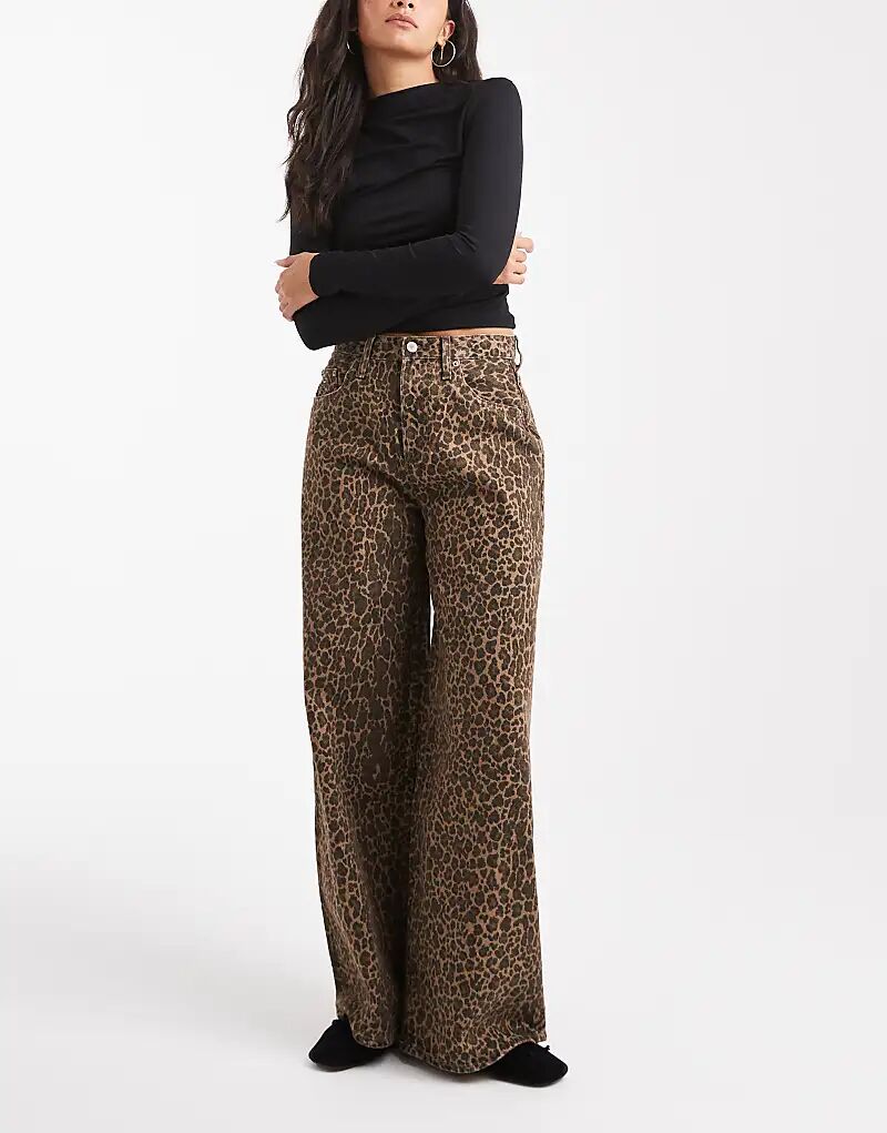 Широкие джинсы Tommy Jeans Charlie Loose с леопардовым принтом
Широкие джинсы Tommy Jeans Charlie Loose с леопардовым принтом