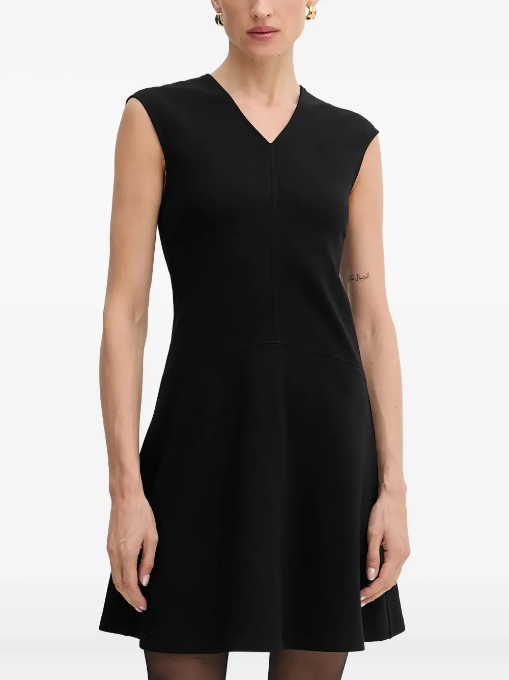 Платье с V-образным вырезом BOSS, черный
Платье с V-образным вырезом BOSS, черный