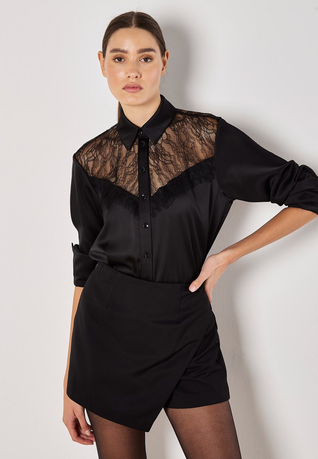 Блузка на пуговицах OVERSIZED Apricot, черный
Блузка на пуговицах OVERSIZED Apricot, черный